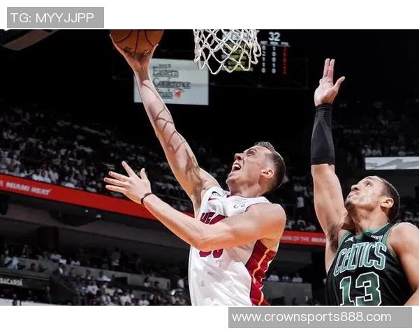 克洛尼首节表现惊艳4投3中砍下12分2篮板引领球队攻势