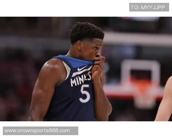 森林狼爱德华兹因右腿筋紧张首节伤退将缺席本场比赛