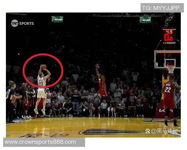 神射手AJ格林三分球全中展现超强实力助球队赢得胜利