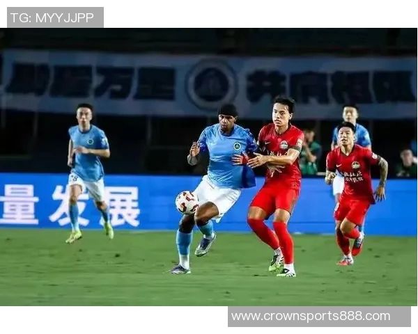 新鹏城手榴弹战术引发混乱三镇防线失误致丢关键进球