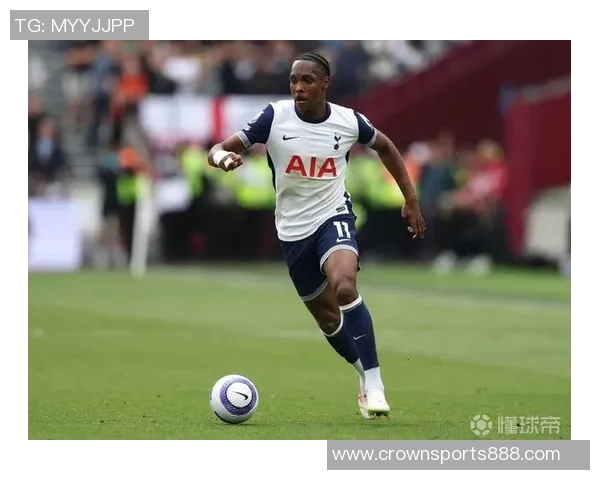 法尔克透露拜仁关注诺丁汉森林中卫穆里略但转会费用昂贵